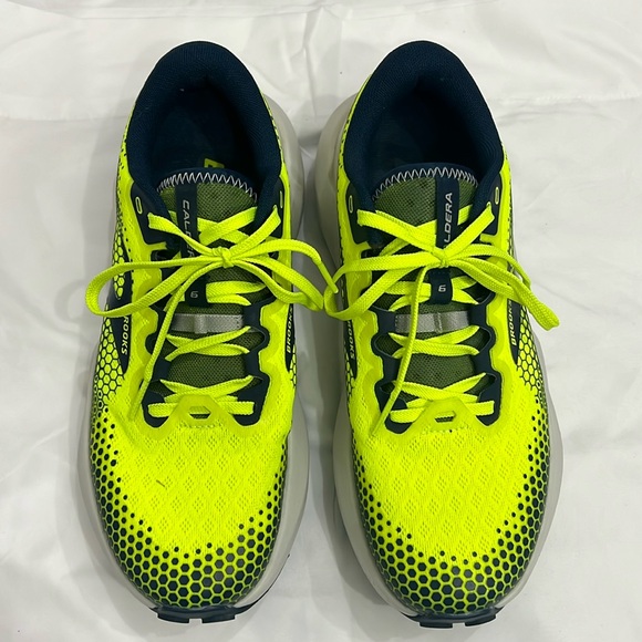 Brooks Caldera 6. Highlighter yellow. Size 8 men’s. - Picture 1 of 4